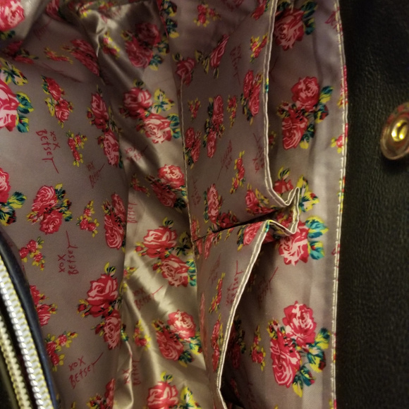 *SOLD* Betsey Johnson Satchel +Makeup Bag Pink - Picture 7 of 8